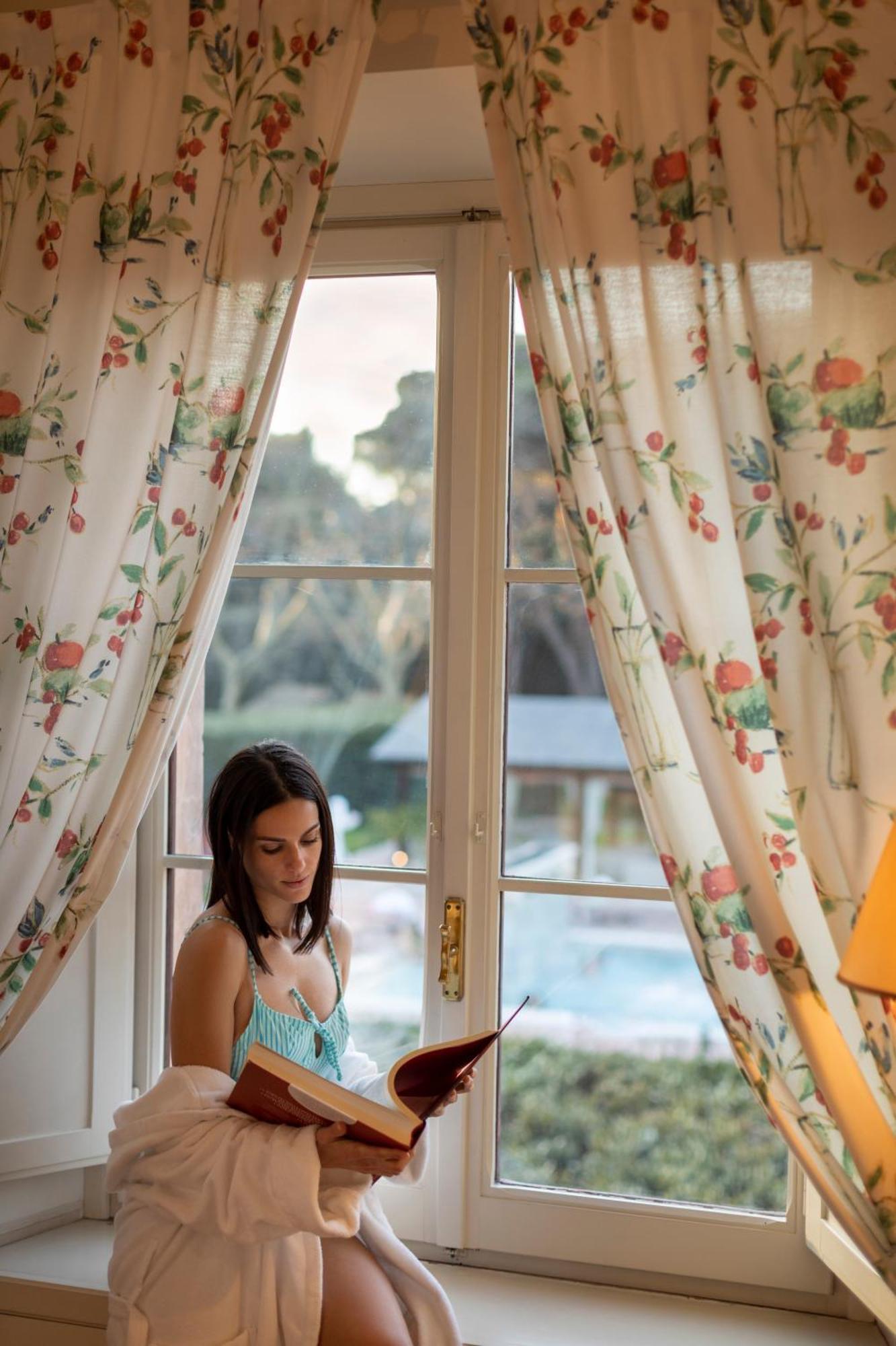 Qc Termeroma Spa And Resort Fiumicino Esterno foto Curtains