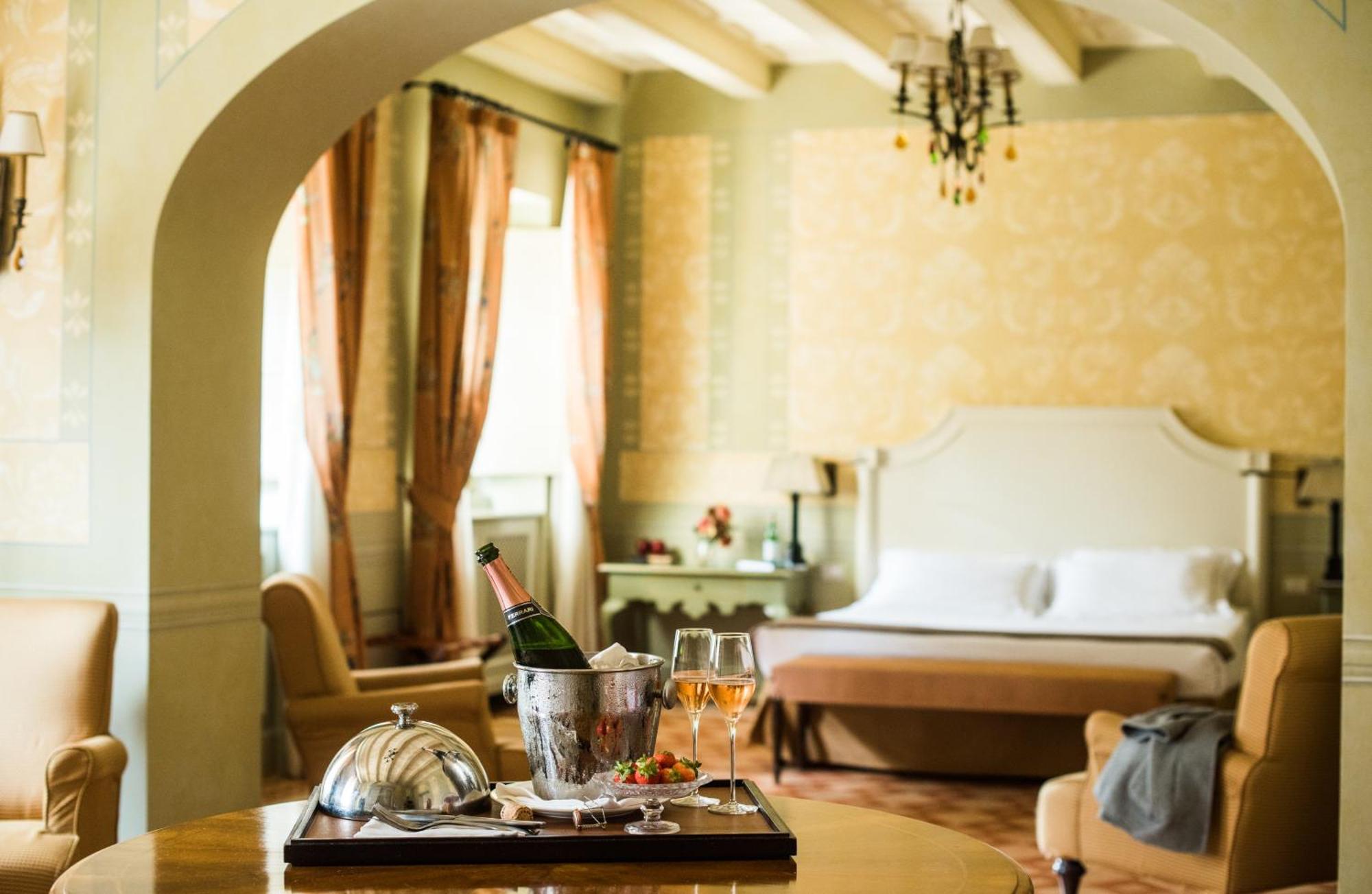 Qc Termeroma Spa And Resort Fiumicino Esterno foto A suite at the hotel