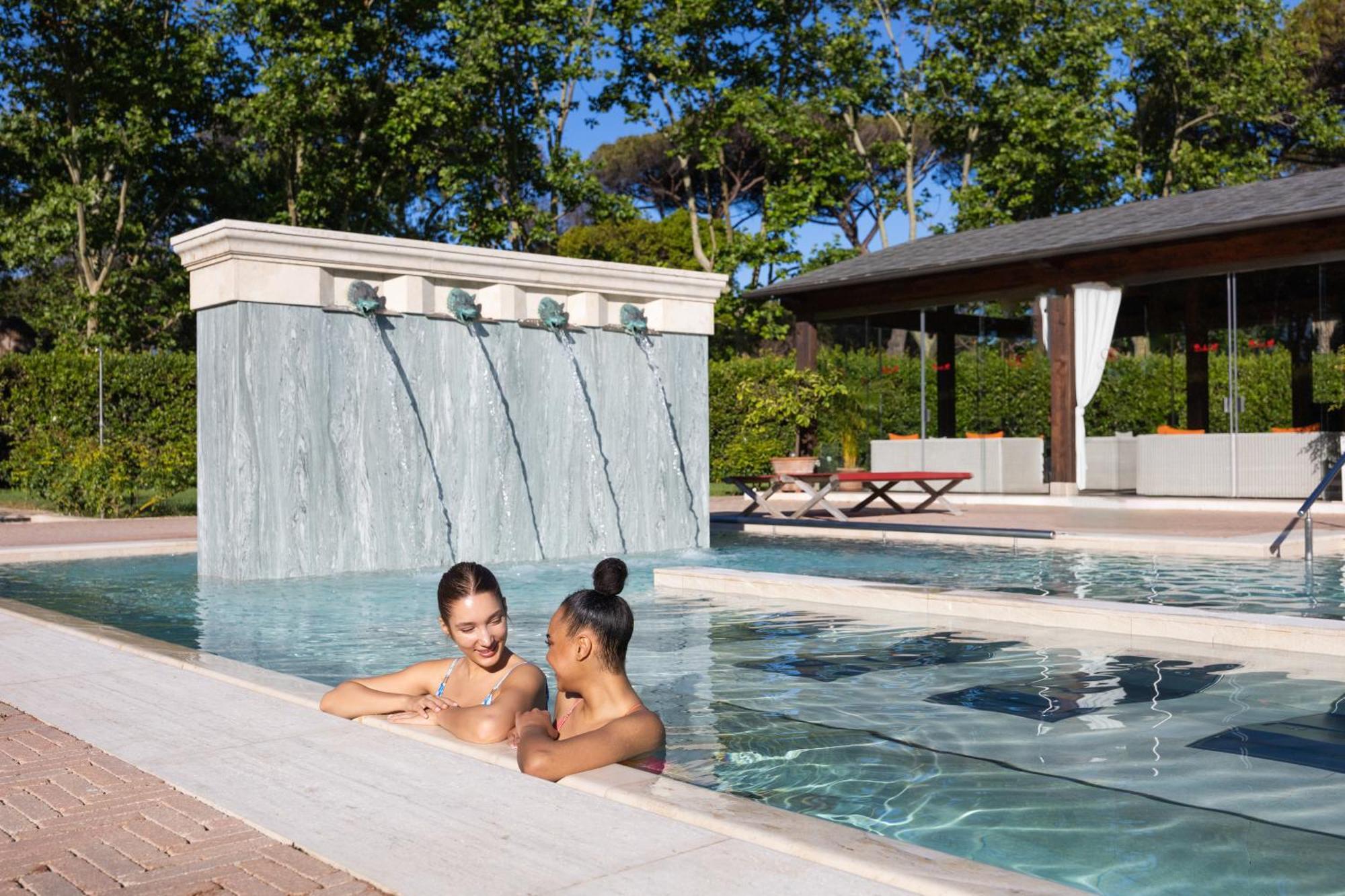 Qc Termeroma Spa And Resort Fiumicino Esterno foto The spa at the resort