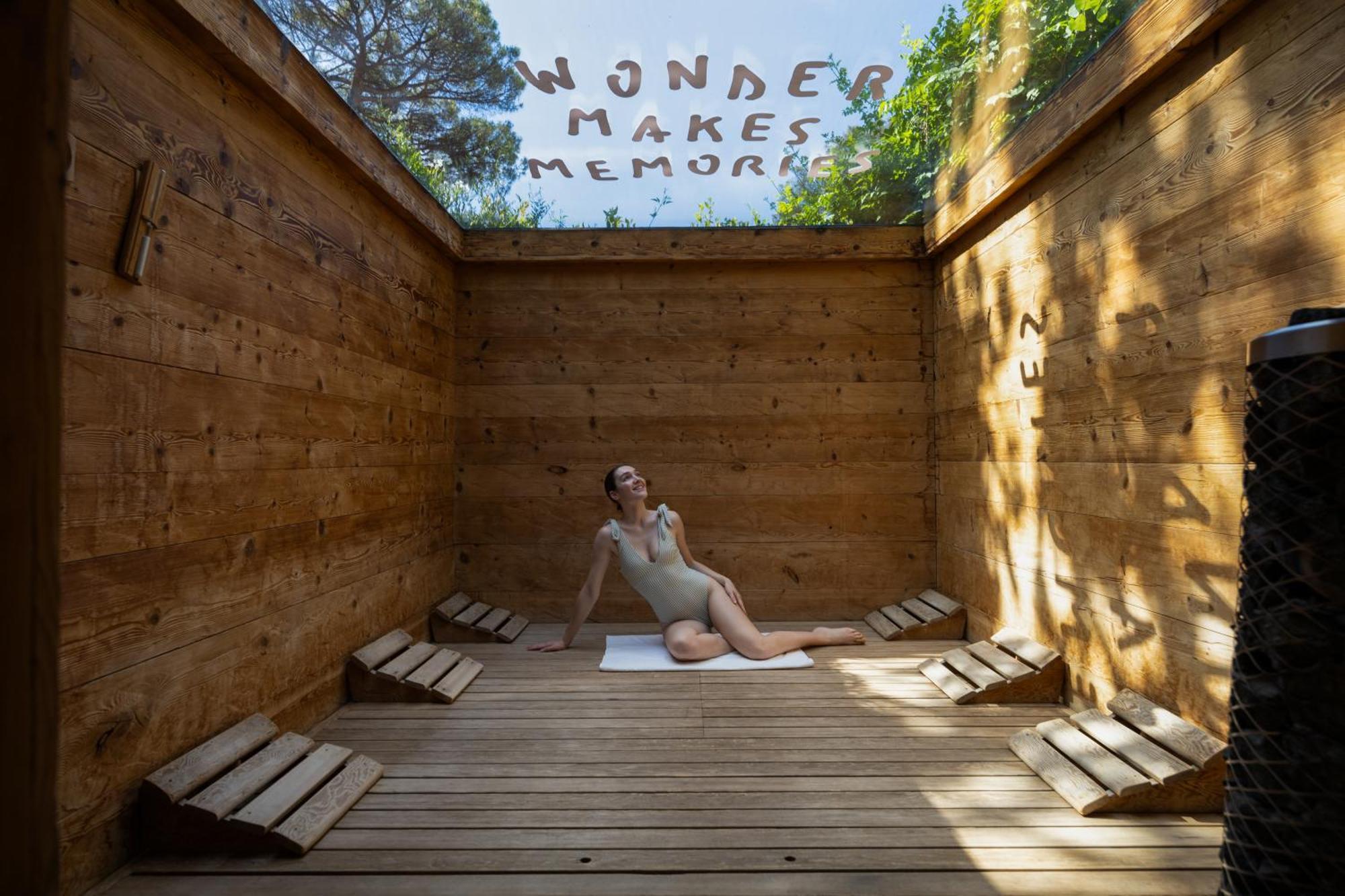Qc Termeroma Spa And Resort Fiumicino Esterno foto The interior of the Wonder Room