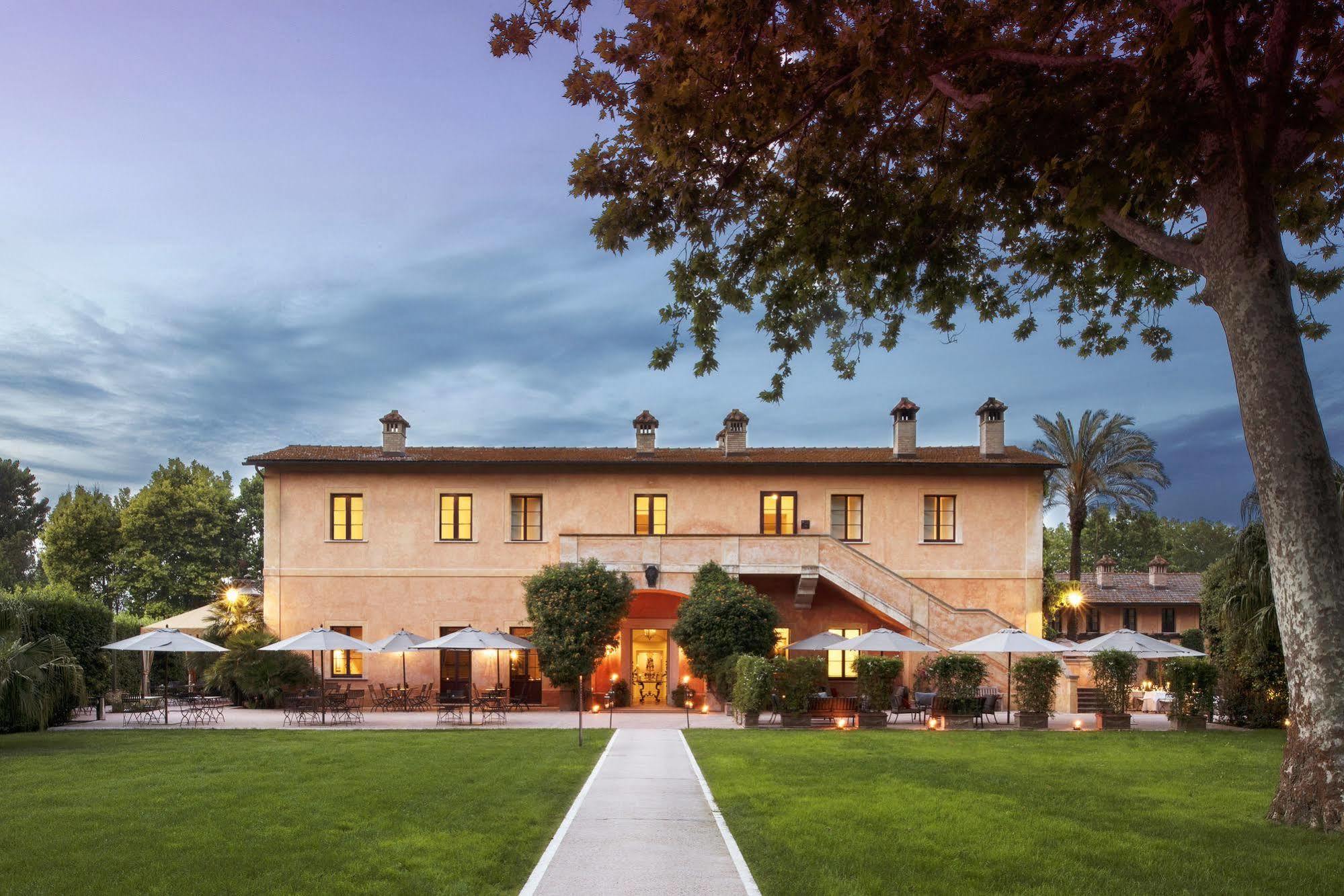 Qc Termeroma Spa And Resort Fiumicino Esterno foto The main building of the hotel