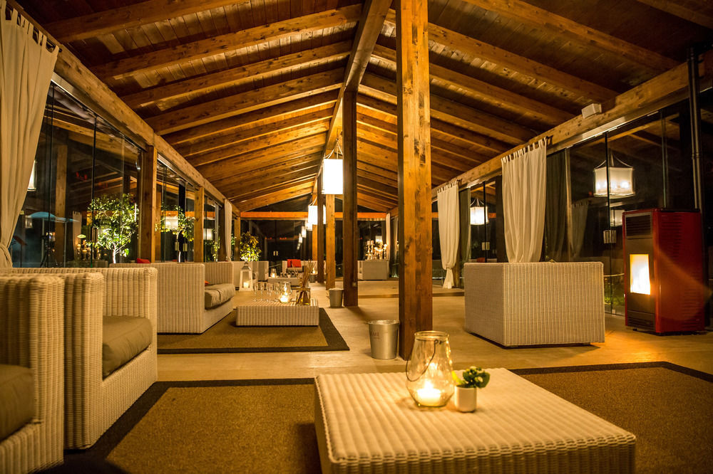 Qc Termeroma Spa And Resort Fiumicino Esterno foto The lobby at the Hotel de la Paix