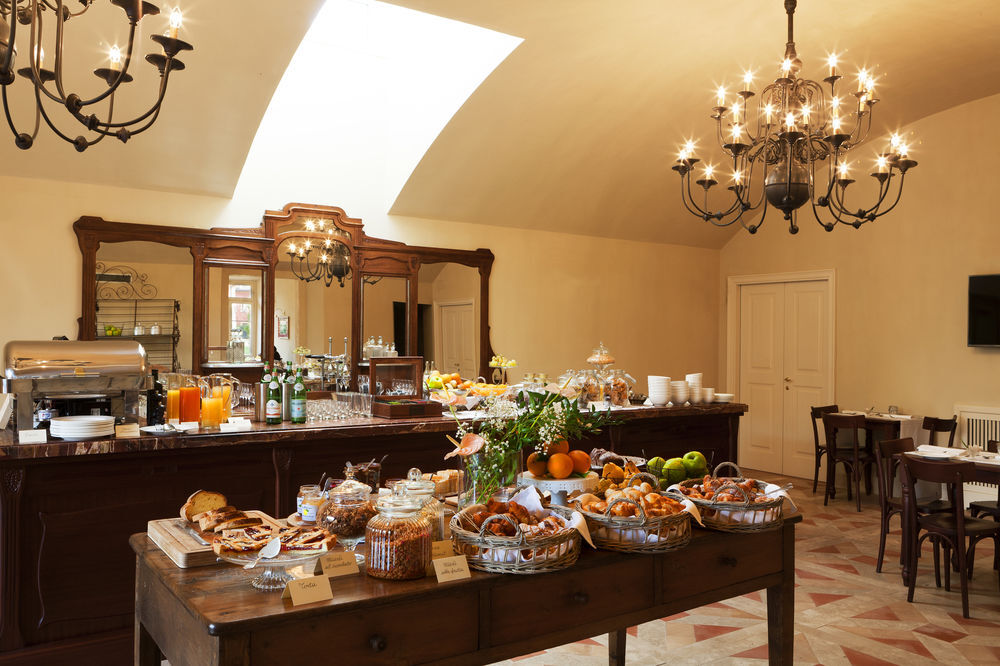 Qc Termeroma Spa And Resort Fiumicino Esterno foto Breakfast at the hotel